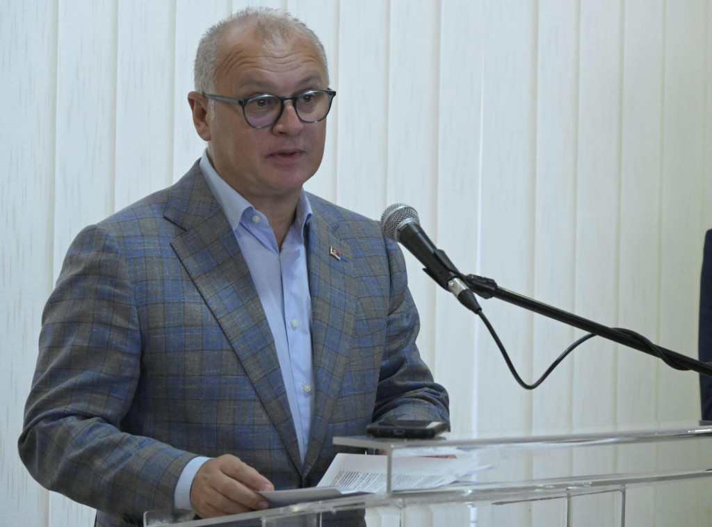 Ministru Vesiću uručeno priznanje Opštine Žabari