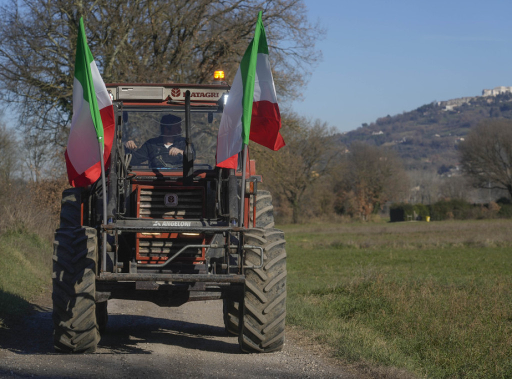 U Sanremo stiglo sedam traktora iz Lombardije
