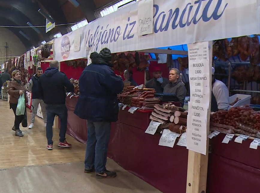 Slaninijada okupila 150 hiljada posetilaca koji su došli da kupe domaću slaninu