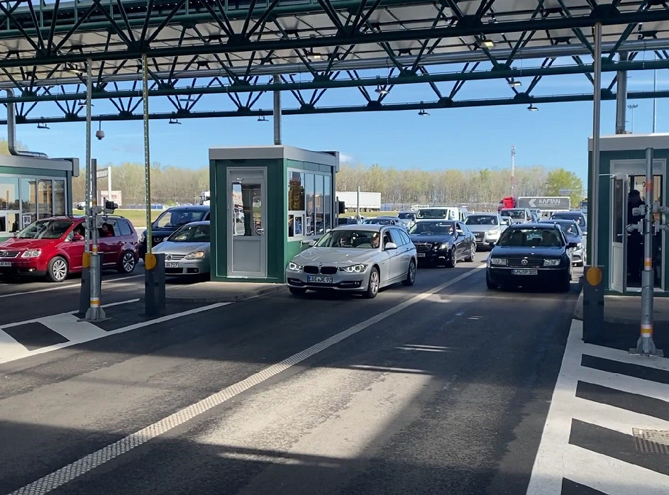 Na graničnom prelazu Horgoš 1 gužve u intervalima, čekanje na ulazu u Srbiju u proseku oko sat i po