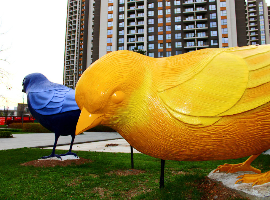 Skulptura "Vrratimo vrapce u Beograd" postavljena u Savski park