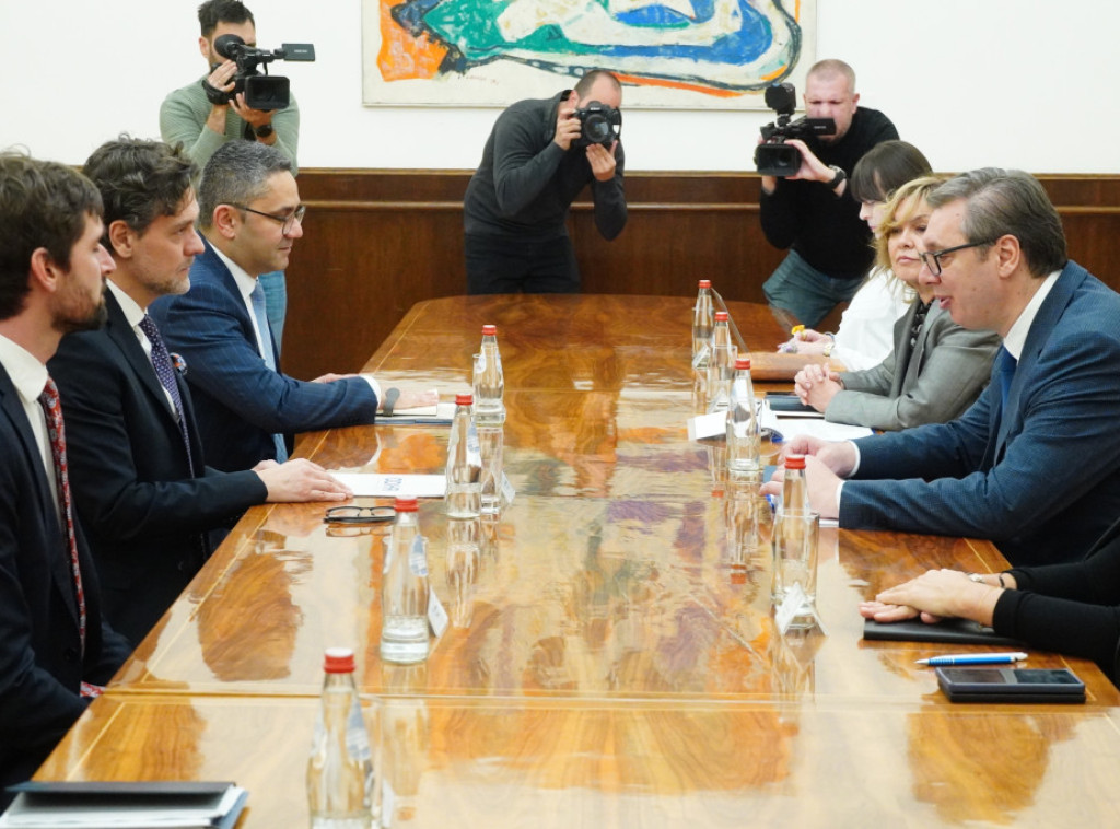 Predsednik Vučić primio direktora ODIHR-a Matea Mekačija