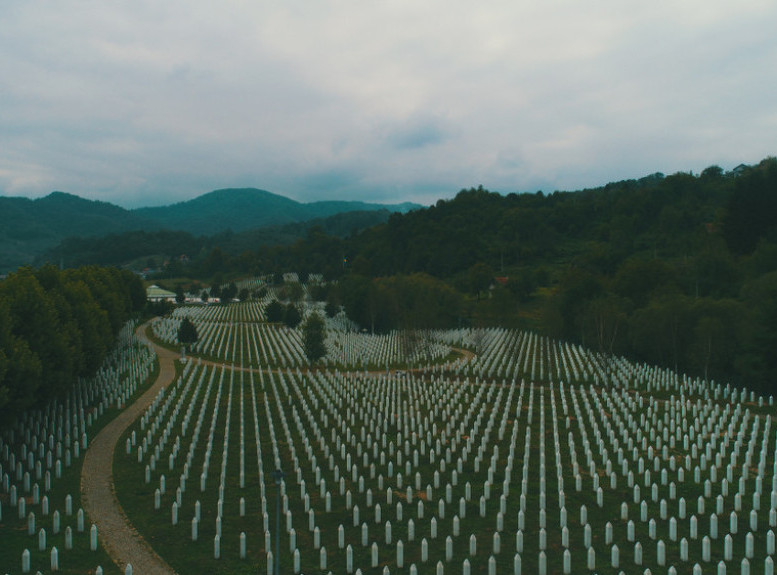 Božo Grbić: Broj stradalih u Srebrenici je obmana, svaka optužba za genocid zlonamerna