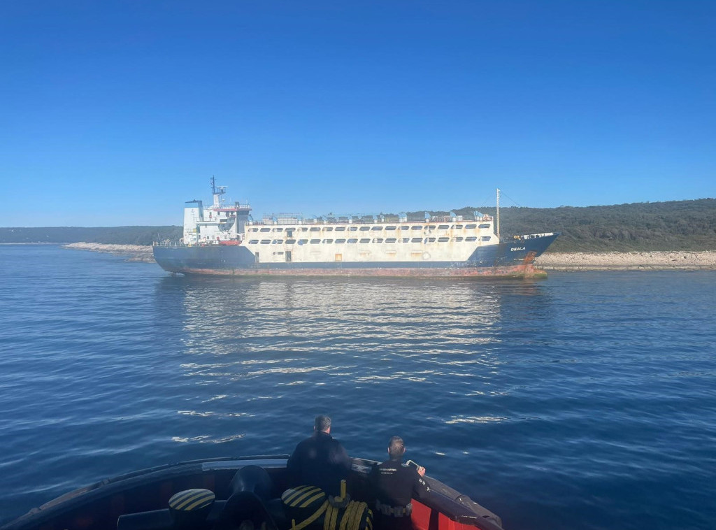 Nasukao se brod na ulasku u Luku Rašu u Hrvatskoj