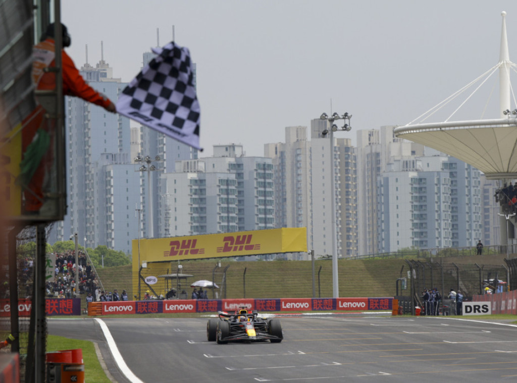 F1: Maks Ferstapen pobedio u sprint trci u Kini