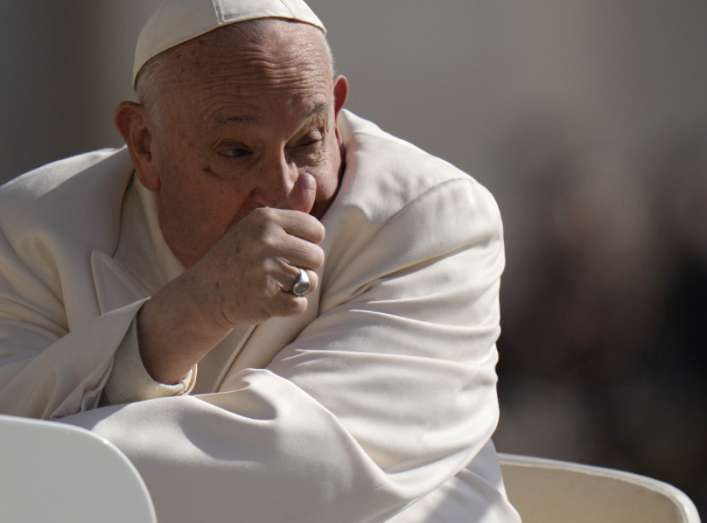 Papa Franja poručio da se moli za mir i da samo proizvođači oružja profitiraju od rata