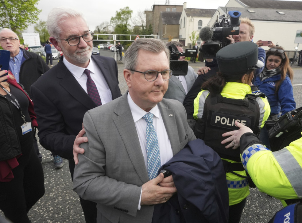 Počelo suđenje irskom političaru Džefriju Donaldsonu zbog optužbe za silovanje
