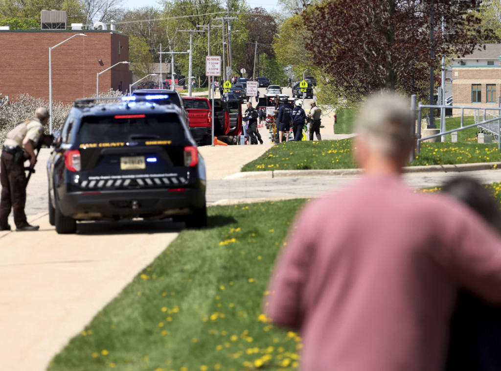 SAD: Policija ubila učenika ispred škole u Viskonsinu posle dojave o pucnjavi