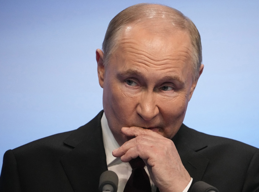 Berluskonijev saradnik: Putin posle lova poklonio Italijanu srce jelena