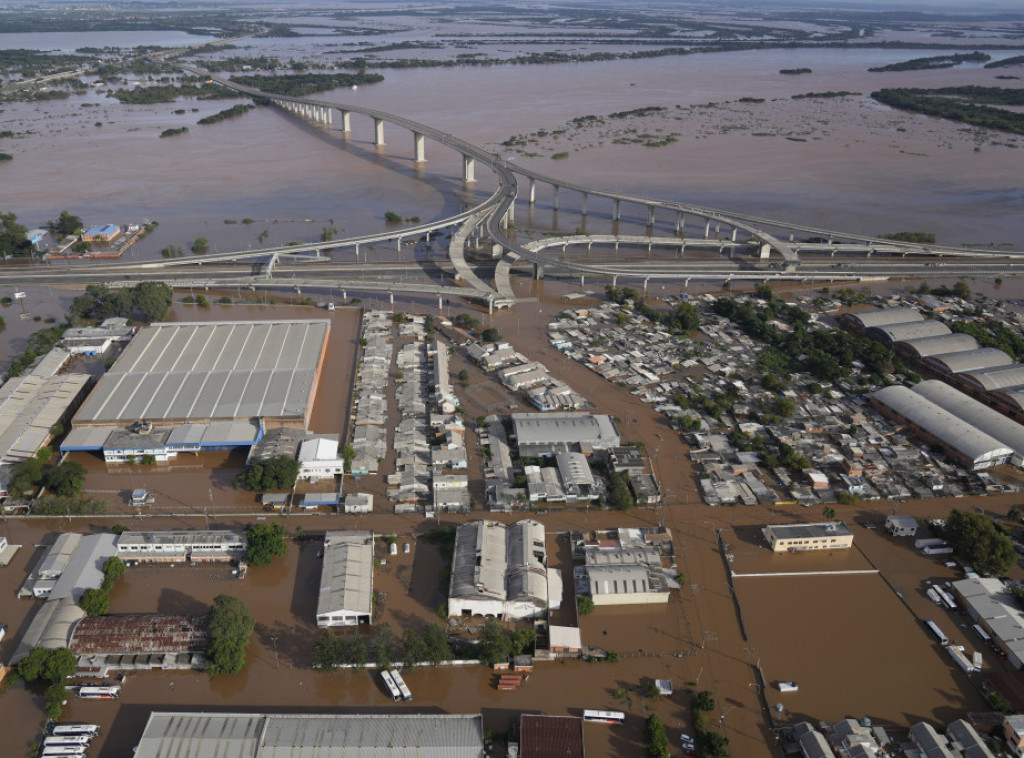 Broj poginulih u poplavama u Brazilu porastao na 107, 136 ljudi nestalo