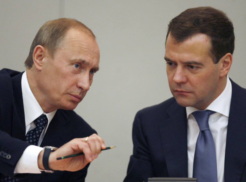 Medvedev pozvao Kamerona na "veći oprez" posle komentara o Putinu
