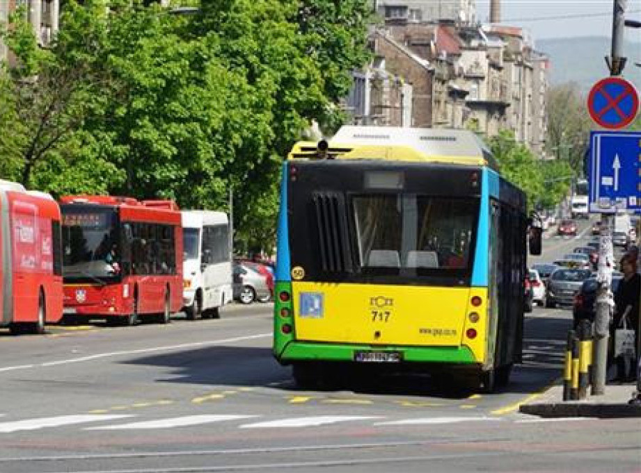 Beograd: Vozač GSP preminuo za volanom, lančani sudar sa šest vozila, nema teže povređenih