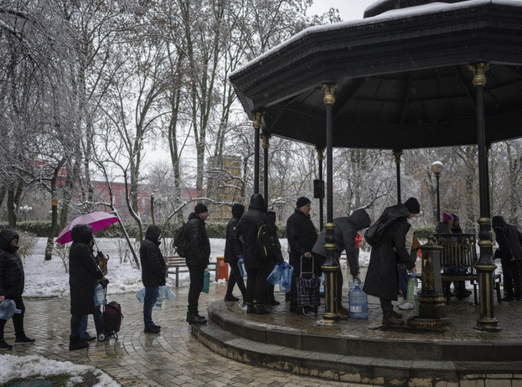 Teška situacija u Kijevu: Sneg, niske temperature i restrikcije struje dodatno otežavaju život građanima