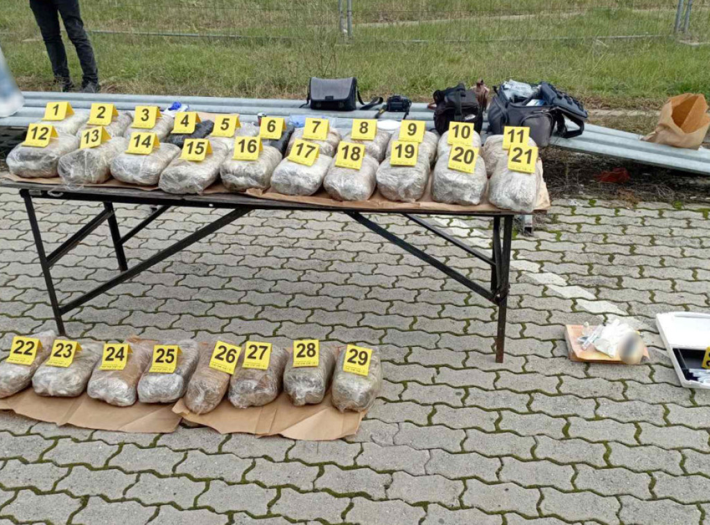 Na Preševu zaplenjeno skoro 32 kilograma marihuane, uhapšen grčki državljanin