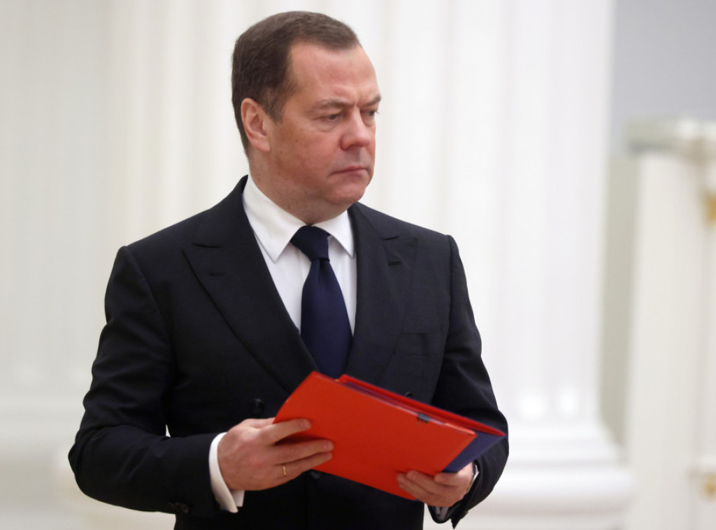 Medvedev: Ukoliko isporuči PVO sisteme Ukrajini, NATO postaje legitimna meta