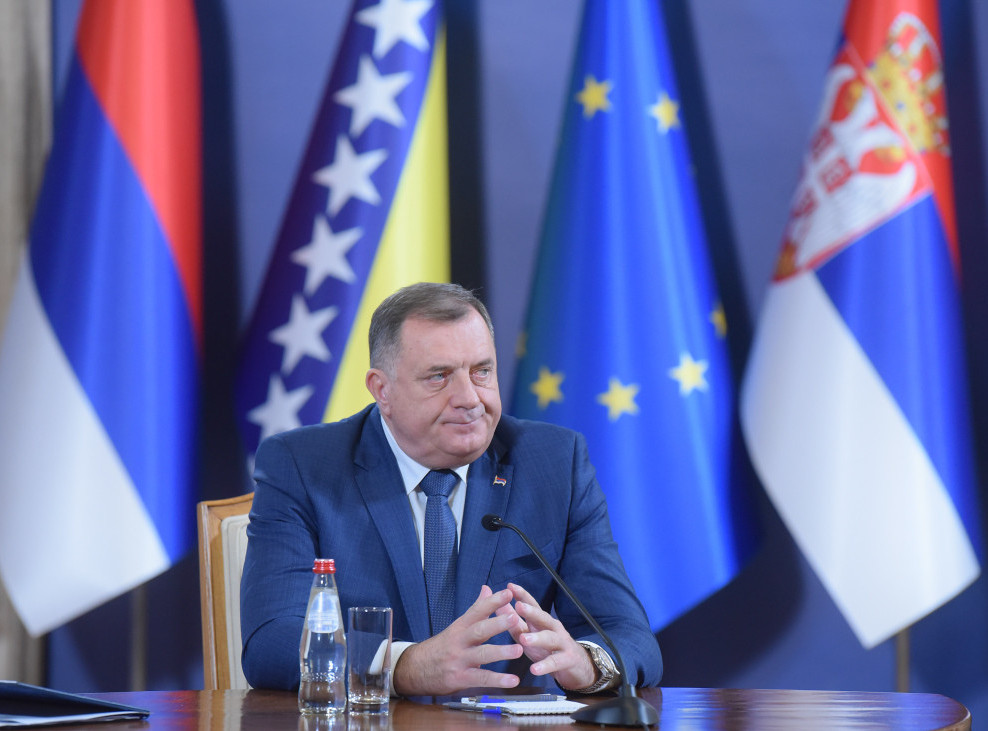 Dodik: Šmitove izjave o Danu Republike Srpske su irelevantne
