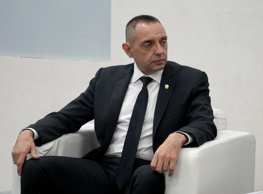 Vulin pozvao Ponoša da odgovori da li je za ulazak Srbije u NATO