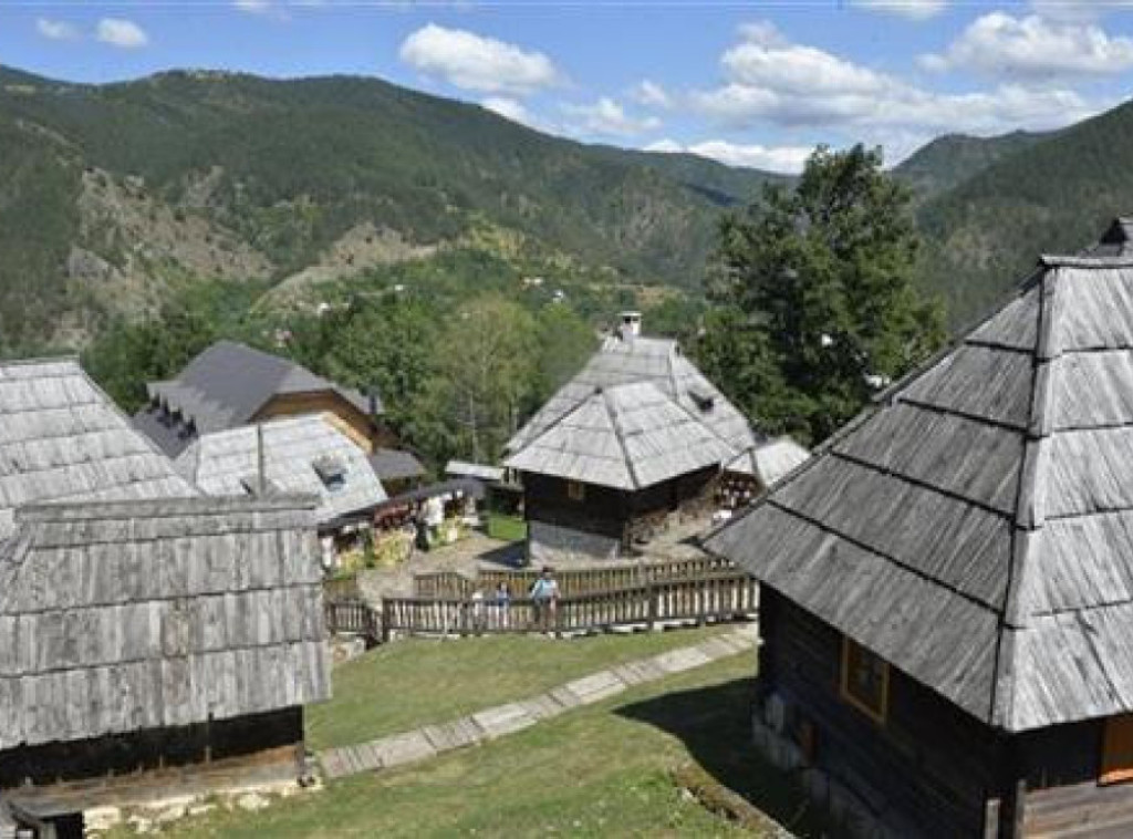 Kustendorf predstave desetog decembra na Mećavniku