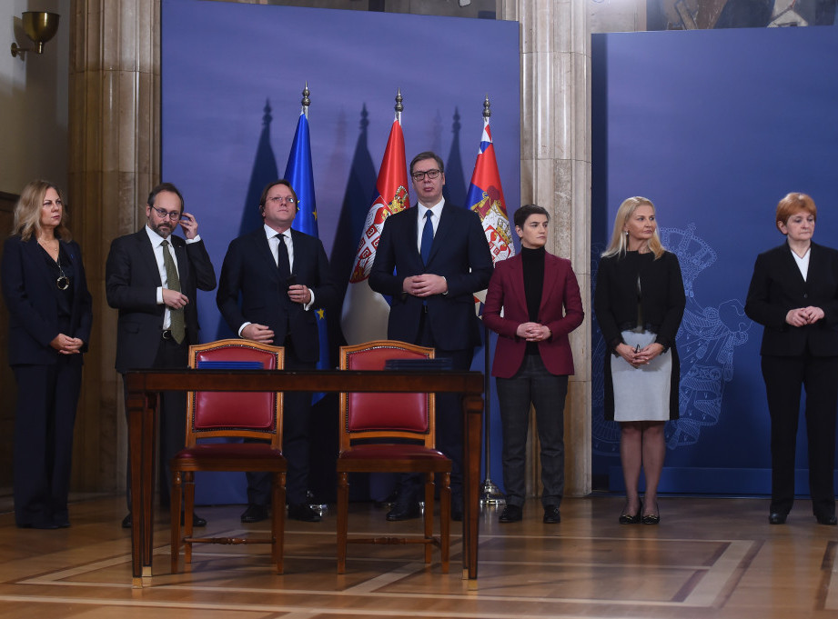 U prisustvu Vučića i Varhejija potpisana tri sporazuma