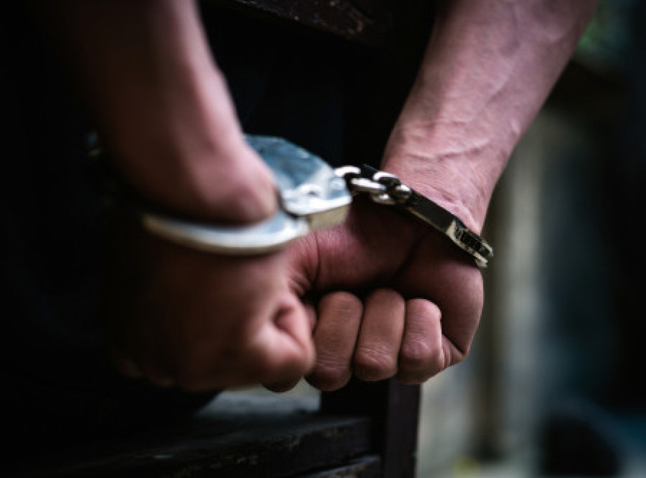 Sremska Rača: Uhapšena dvojica u čijem je vozilu pronađeno više od 83.000 evra