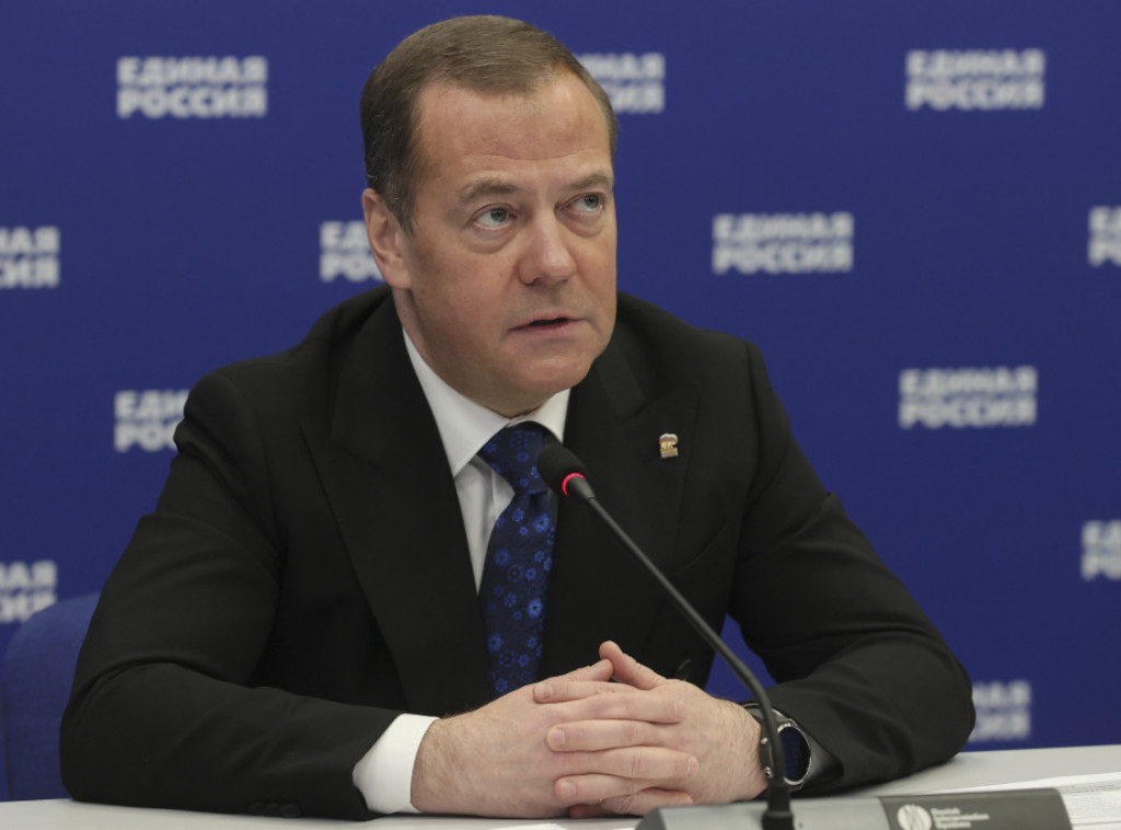 Medvedev: Rusija pojačava proizvodnju oružja baziranog na novim principima fizike