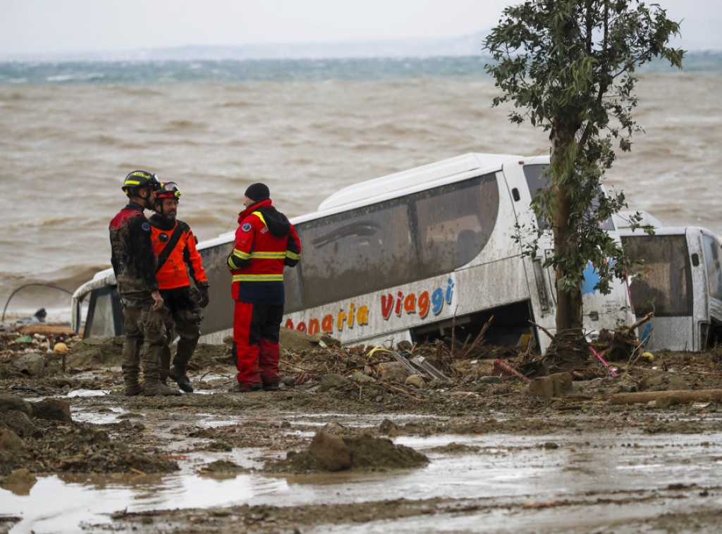 Potrebna evakuacija više od 1.000 ljudi zbog klizišta na Iskiji