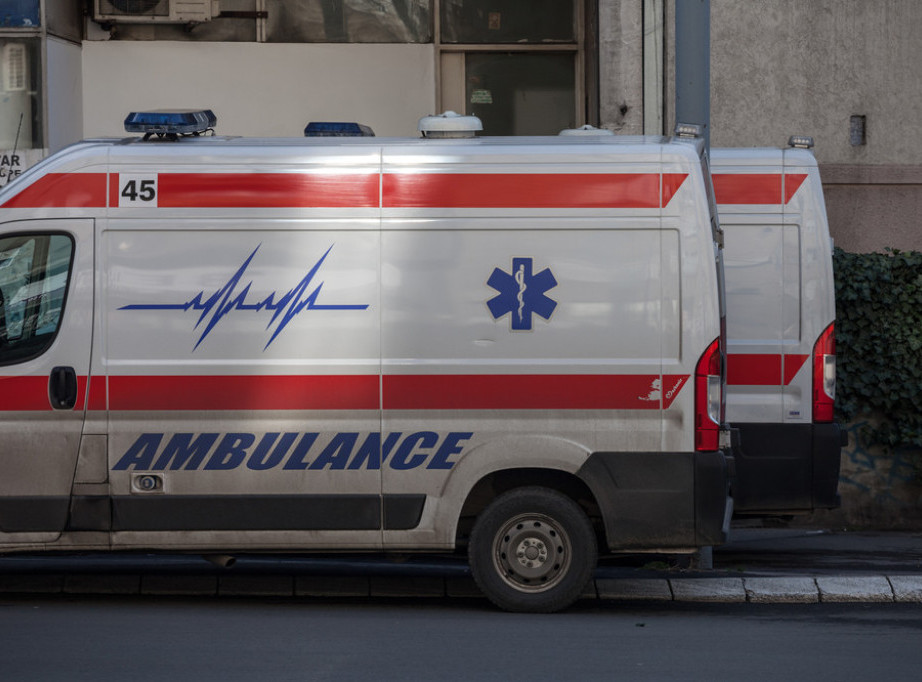 Hitna pomoć: Tri osobe lakše povređene u dva udesa tokom noći u Beogradu