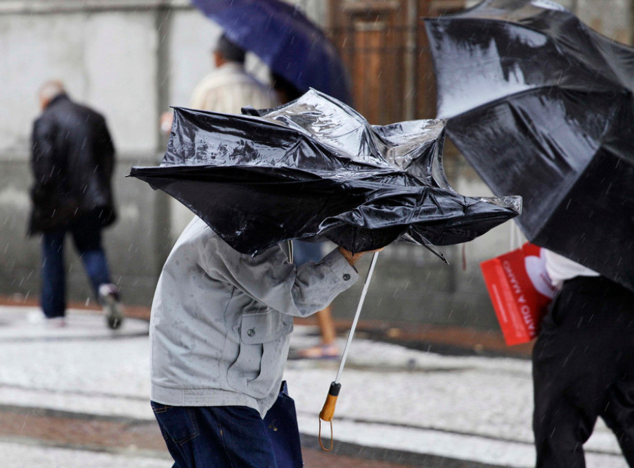 U Srbiji danas umereno i potpuno oblačno, vetrovito, najviša dnevna temperatura 1 stepen