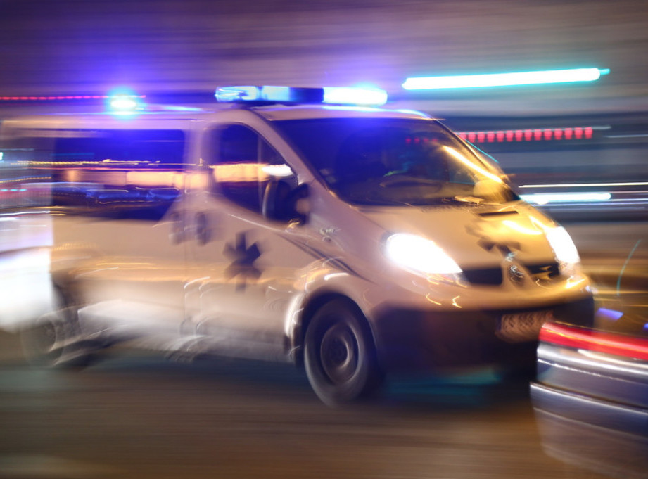 Hitna pomoć: Muškarac poginuo kada se zakucao automobilom u zid na Ostružničkom nasipu