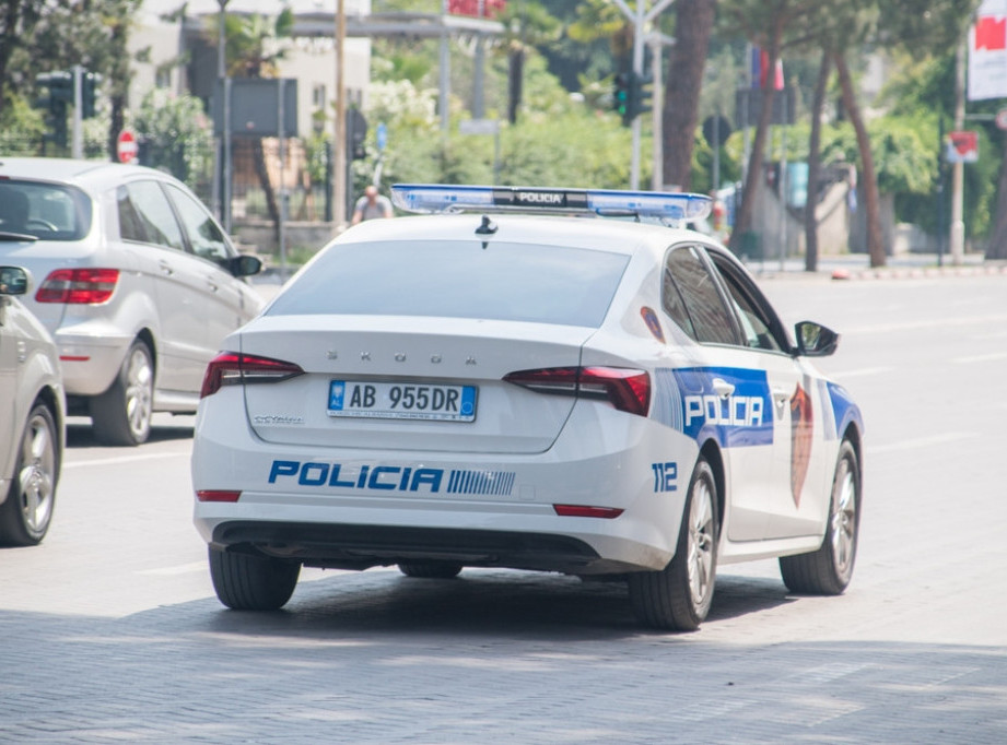 Napadnut Sali Beriša na protestu u Tirani