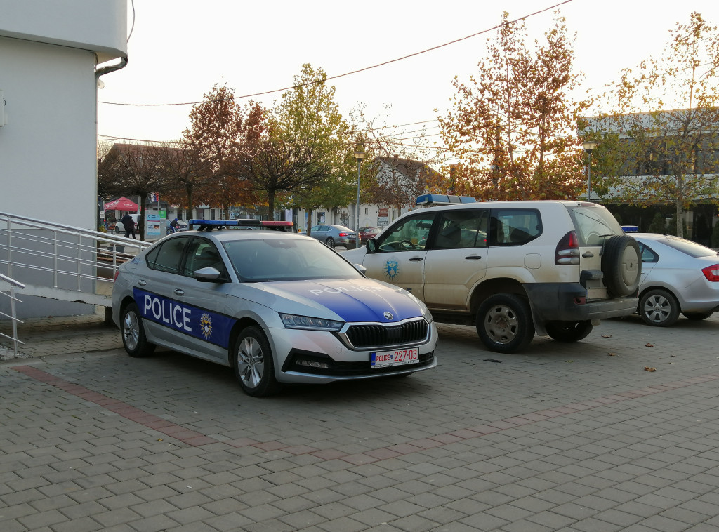 Tzv. kosovska policija vrši pretres na više mesta u severnom delu Kosovske Mitrovice