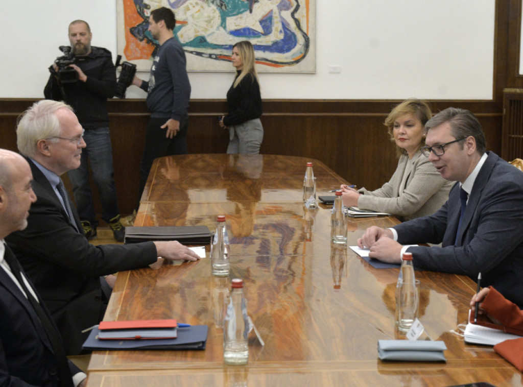 Vucic, Hill discuss security situation in Kosovo-Metohija