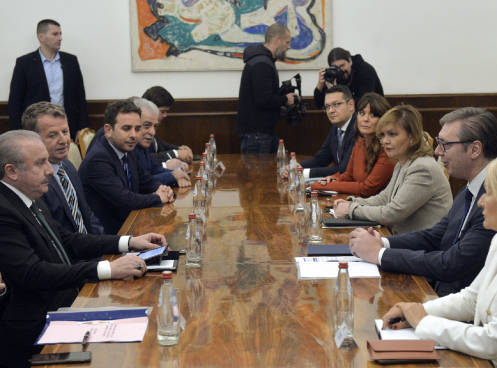 Vucic meets with Sentop