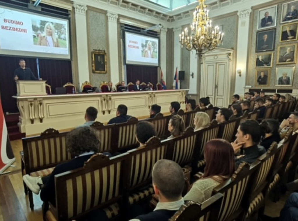 Agencija za bedzbednost saobraćaja održala edukativnu tribinu studentima