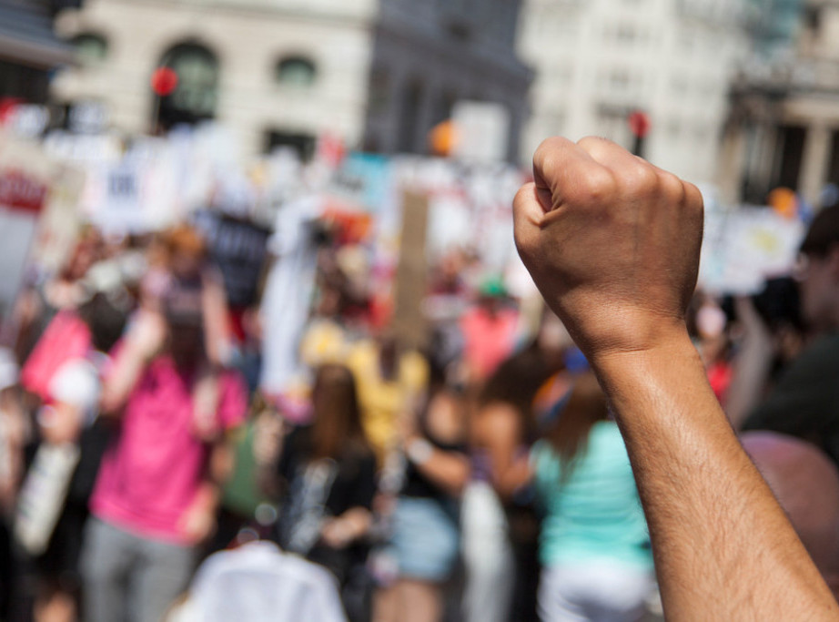 U Iraku protesti zbog paljenje Kurana u Švedskoj, osude Turske, UAE, Saudijske Arabije