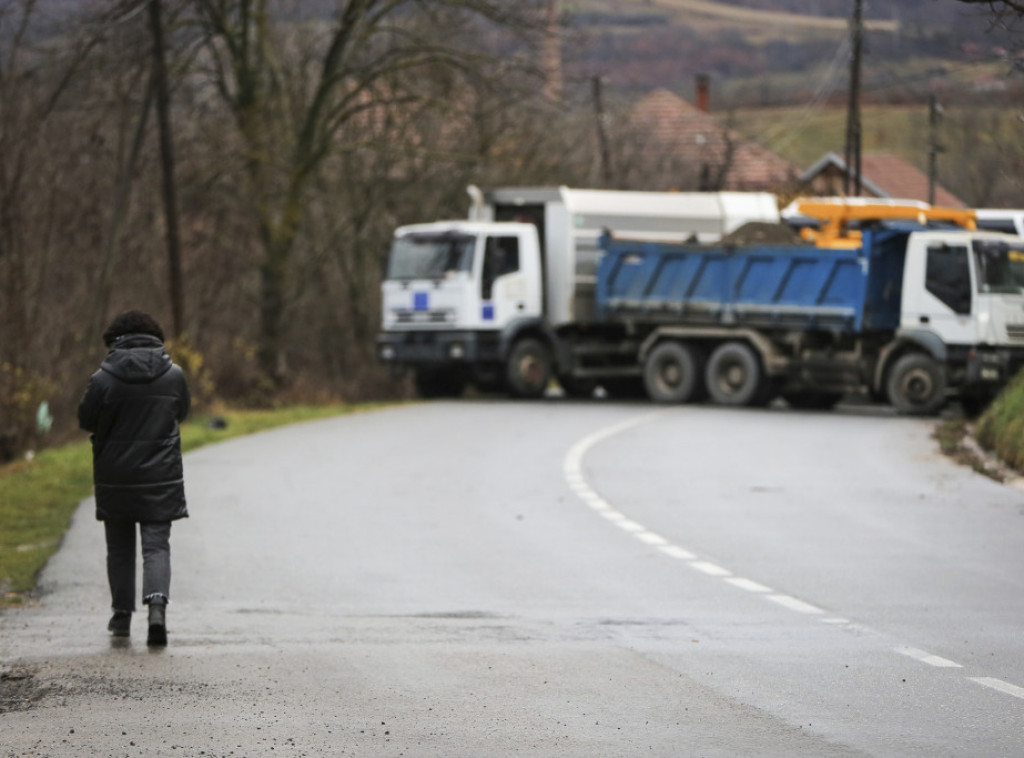 Srbi u Rudaru i dalje na barikadama, situacija mirna