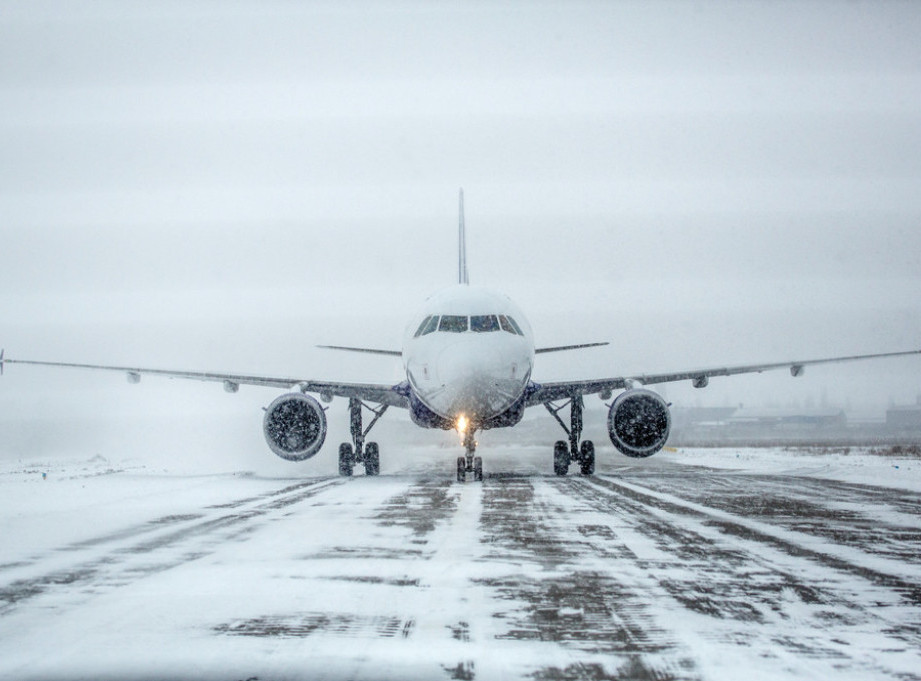 Zbog lošeg vremena londonski aerodromi otkazuju ili odlažu letove