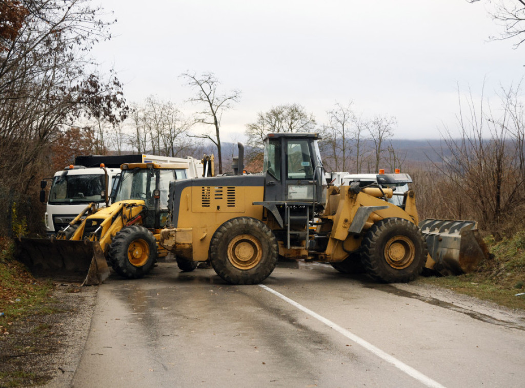 Dodatno ojačana barikada u Ibarskoj Slatini