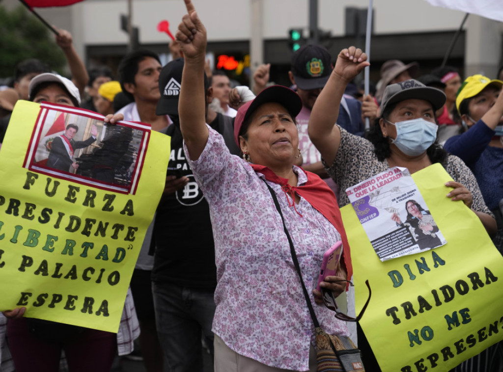 Peru: Nova predsednica predlaže izbore 2024, na protestima poginule dve osobe