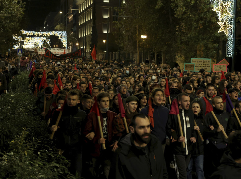 Hiljade demonstranata marširalo u Atini i Solunu zbog smrti romskog tinejdžera