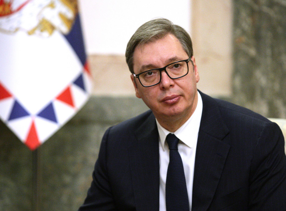 Vucic speaks with Angolan president