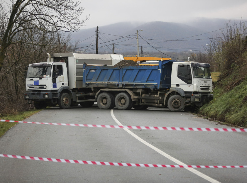 Noć protekla mirno na severu KiM, barikade ulaze u šesti dan