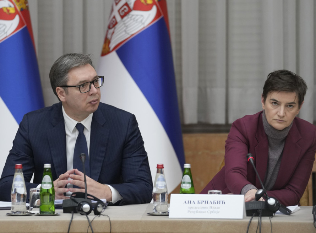 Vučić: Vlada usvojila odluku da se uputi zahtev Kforu za povratak naših snaga na KiM