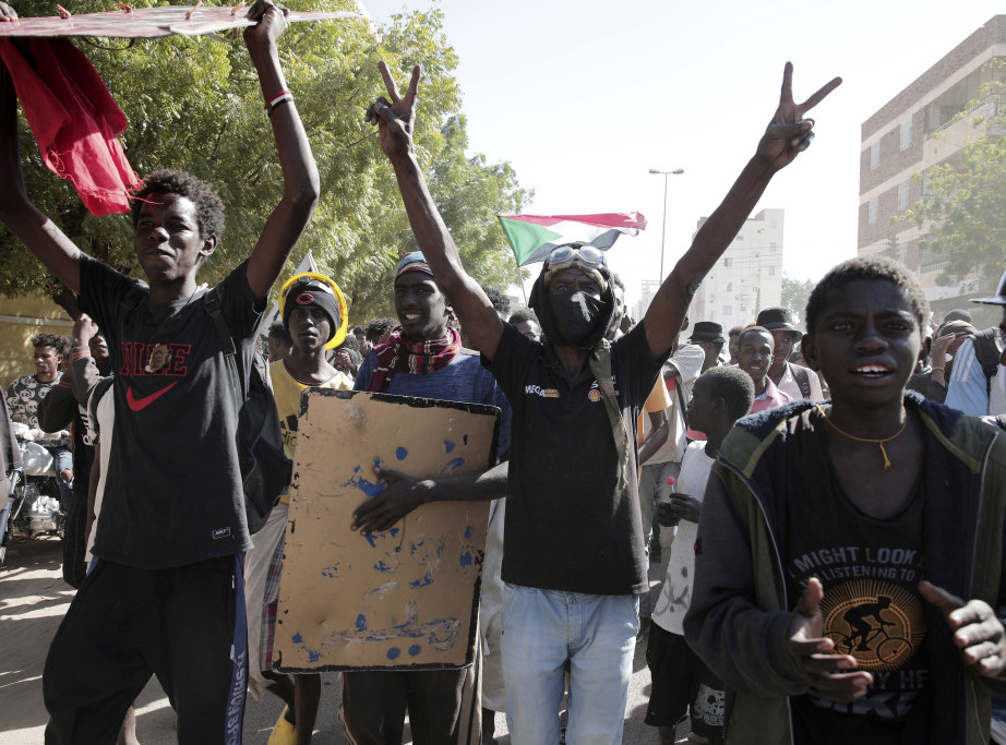 Sukob policije i demonstranata u Sudanu, upotrebljen suzavac i šok bombe