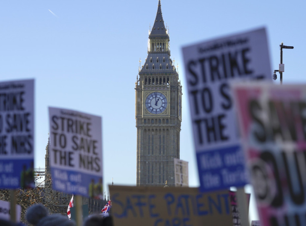 Oko 10.000 medicinskih sestara za sutra najavilo novi štrajk u Britaniji