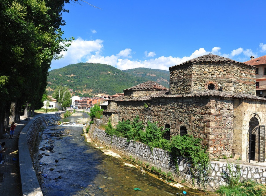 Tetovo: Maloletnica ubila dečaka pa ga bacila u reku