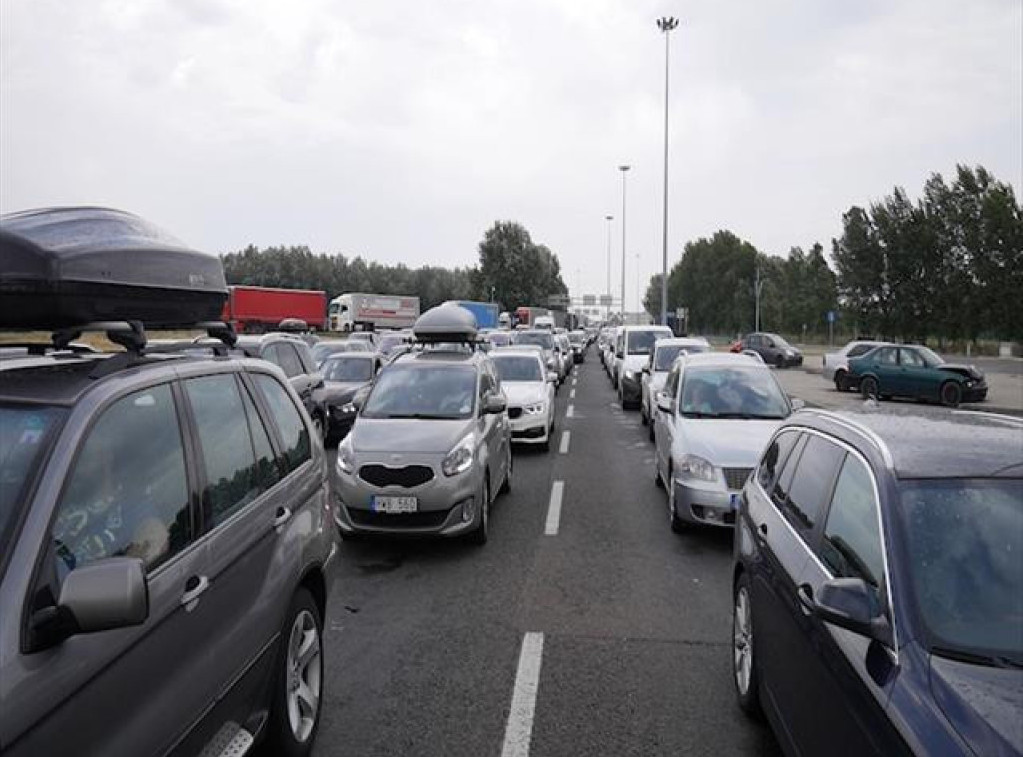 AMSS: Zbog akcidenta sa amonijakom preusmeravanje saobraćaja sa auto-puta kod Pirota i Bele Palanke