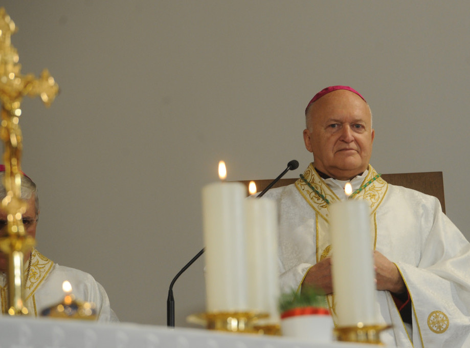 Počela prva misa koju Vladislav Nemet služi kao kardinal