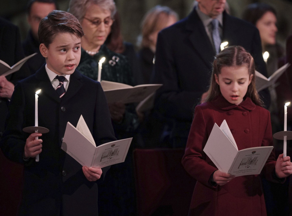 Princ Džordž i princeza Šarlot prisustvovali službi u Vestminsterskoj opatiji, pevali božićne pesme u čast svoje prabake