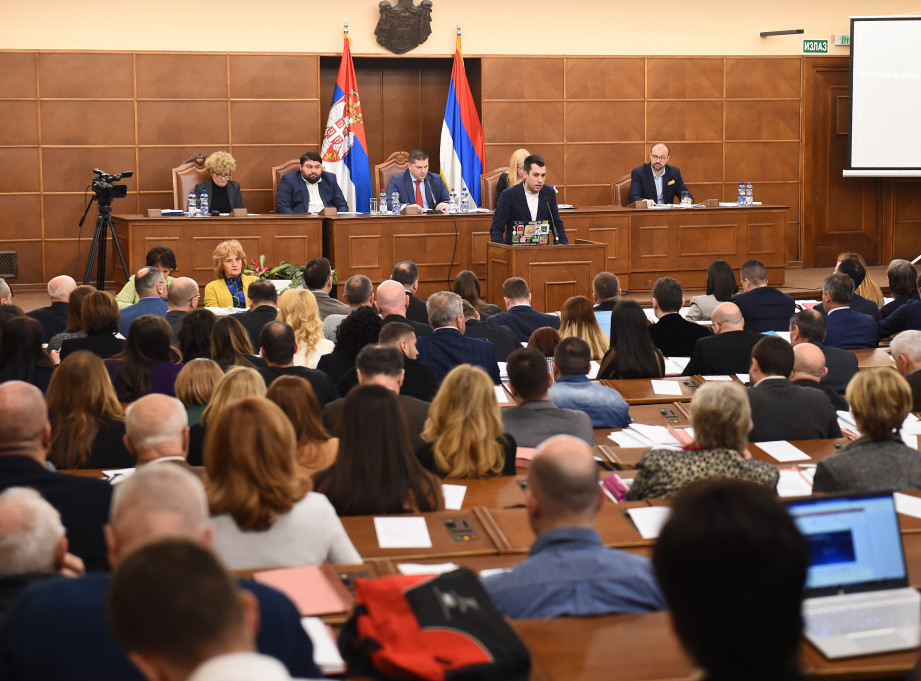 Skupština usvojila izmene Zakona o državnim službenicima